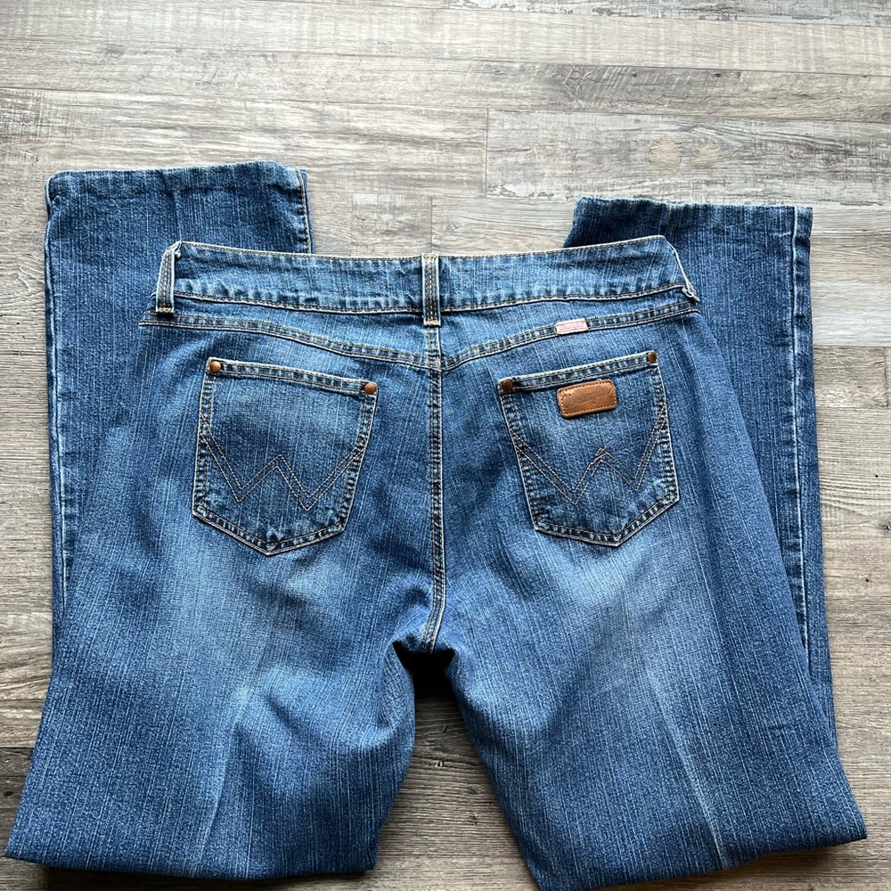 Super Cute Wrangler Jeans - Picture 3 of 6